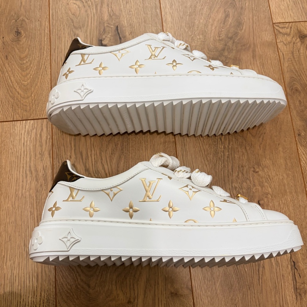 LOUIS VUITTON Time Out Sneakers 'White with Gold Monogram' - Size 38 / US 7.5-8 - Picture 7 of 10